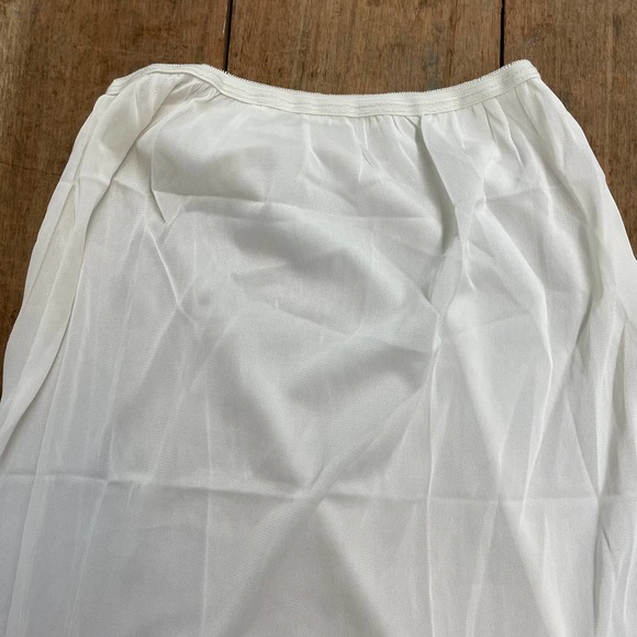 Vintage ladies long half slip with purple bow embroidered detail - Picture 3 of 8